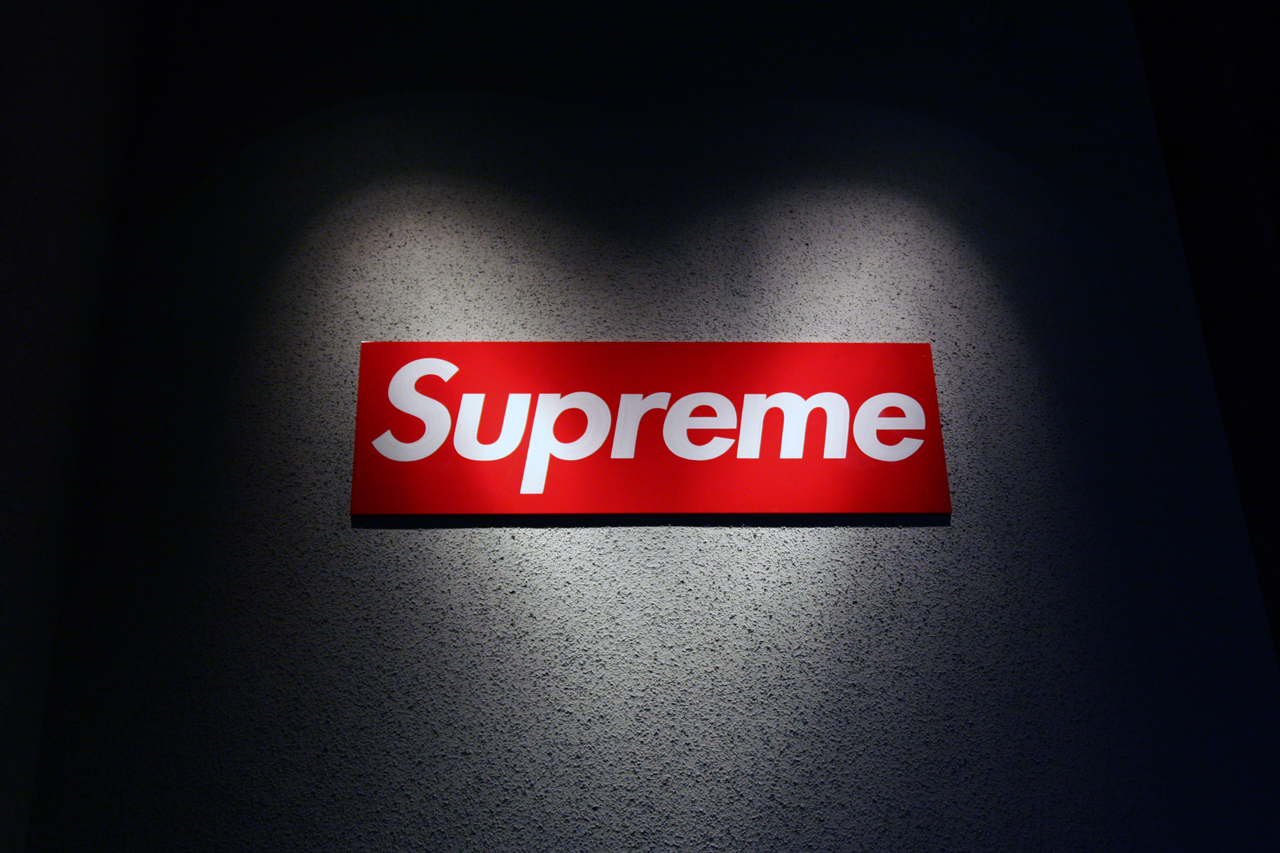 シュプリーム supreme の壁紙と高画質画像まとめ スマホやpcをオシャレに飾ろう 写真まとめサイト pictas