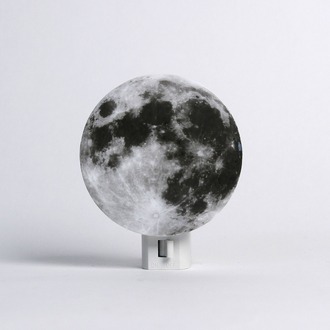 写实月球小夜灯
