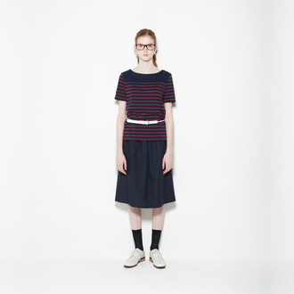 红色条纹连衣裙