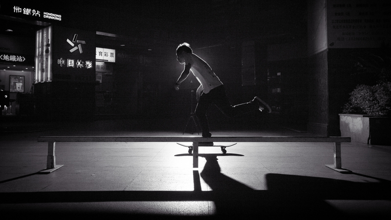 我们会一直坚持梦想，心怀感恩。做一家走心的滑板店。有空过来一起滑板吧！