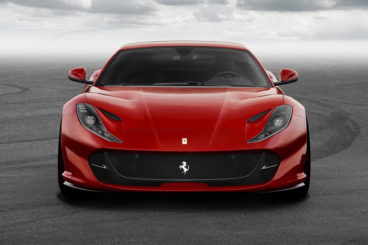 「Ferrari 812 Superfast」超级跑车震撼登场