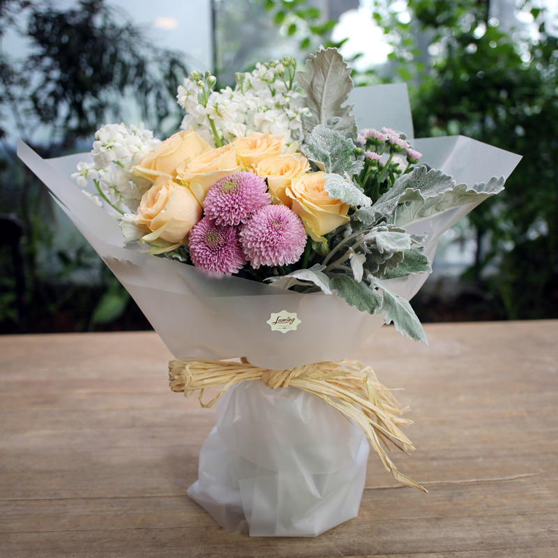 珊瑚粉红色花束