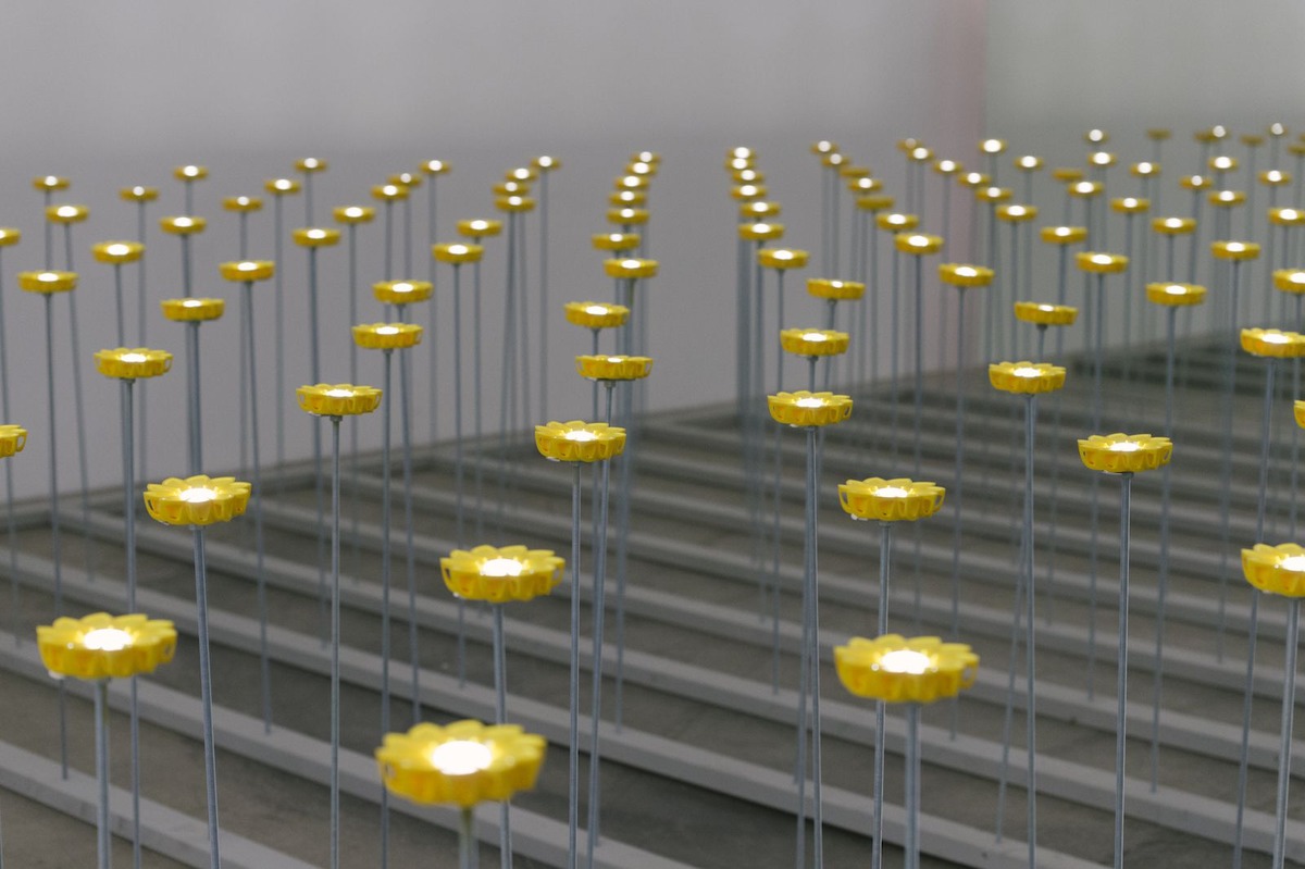 艺术x时尚x慈善:Virgil Abloh、Naomi Campbell、Peter Saville等人于哥本哈根时装周展出独家设计作品