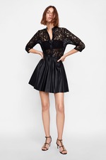 黑色蕾丝连衣裙