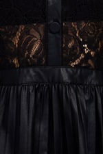 黑色蕾丝连衣裙