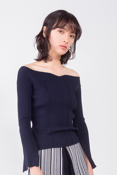 一字领长袖套头衫