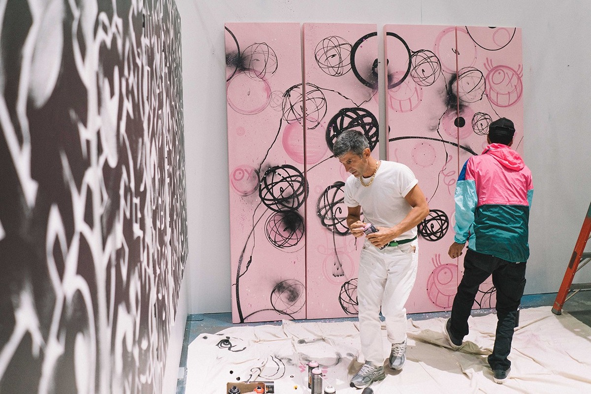 Futura、André Saraiva、Stash 及 Kevin Lyons 等艺术家于 HYPEFEST 上进行艺术创作