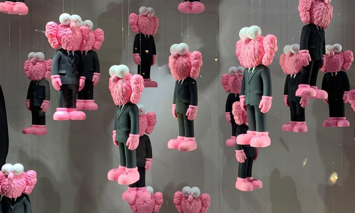 KAWS x Dior 联名 BFF 玩偶终于开售,但未必买得起