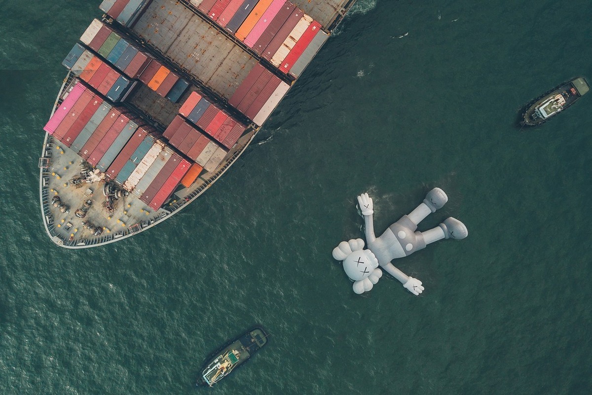 COMPANION 游向维港-「KAWS:HOLIDAY」香港站幕后图片释出