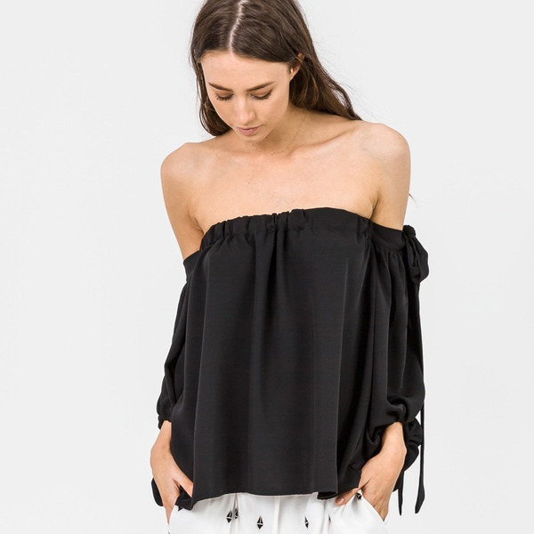 露肩吊带宽松性感T恤