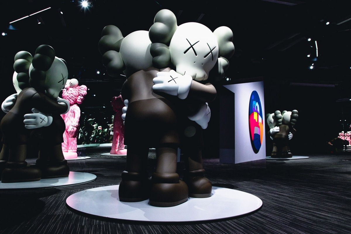 HOCA 联办「KAWS: ALONG THE WAY」艺术作品展览