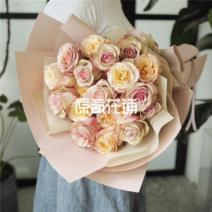 原气花铺-花店-上海-北京微光--进口厄瓜多尔玫瑰混合花束-2