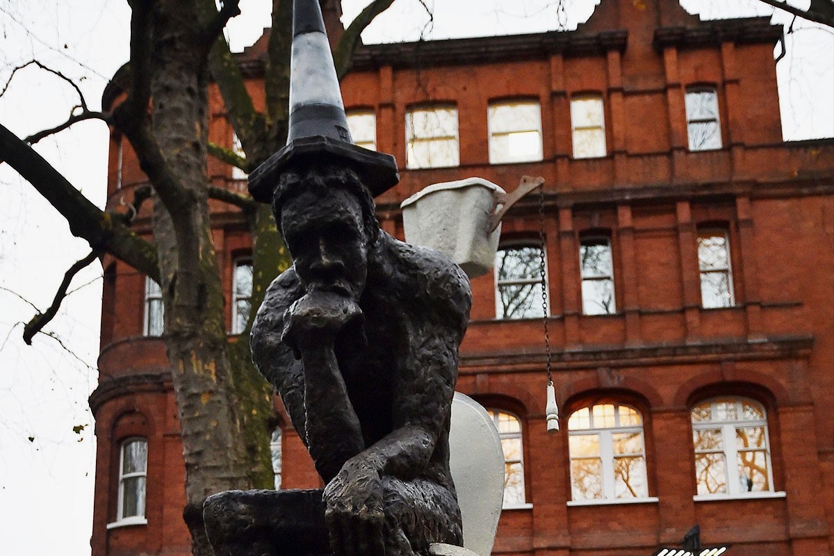 被「借走」12 年 - Banksy《The Drinker》于 Sotheby’s 展开竞拍