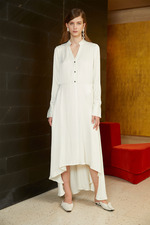 白色V领衬衫连衣裙