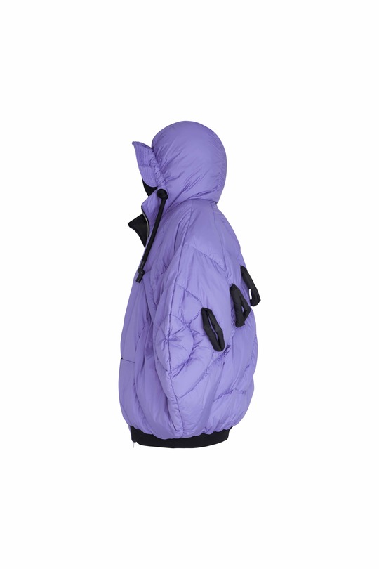 紫色球形羽绒斗篷