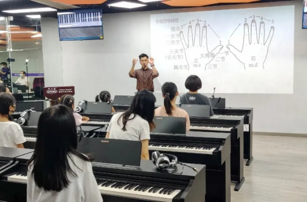 下雨天也能嗨起来!帅巴赫第三期儿童成人混合钢琴体验课,圆满结束!