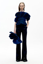 AW20 原创设计开叉喇叭裤