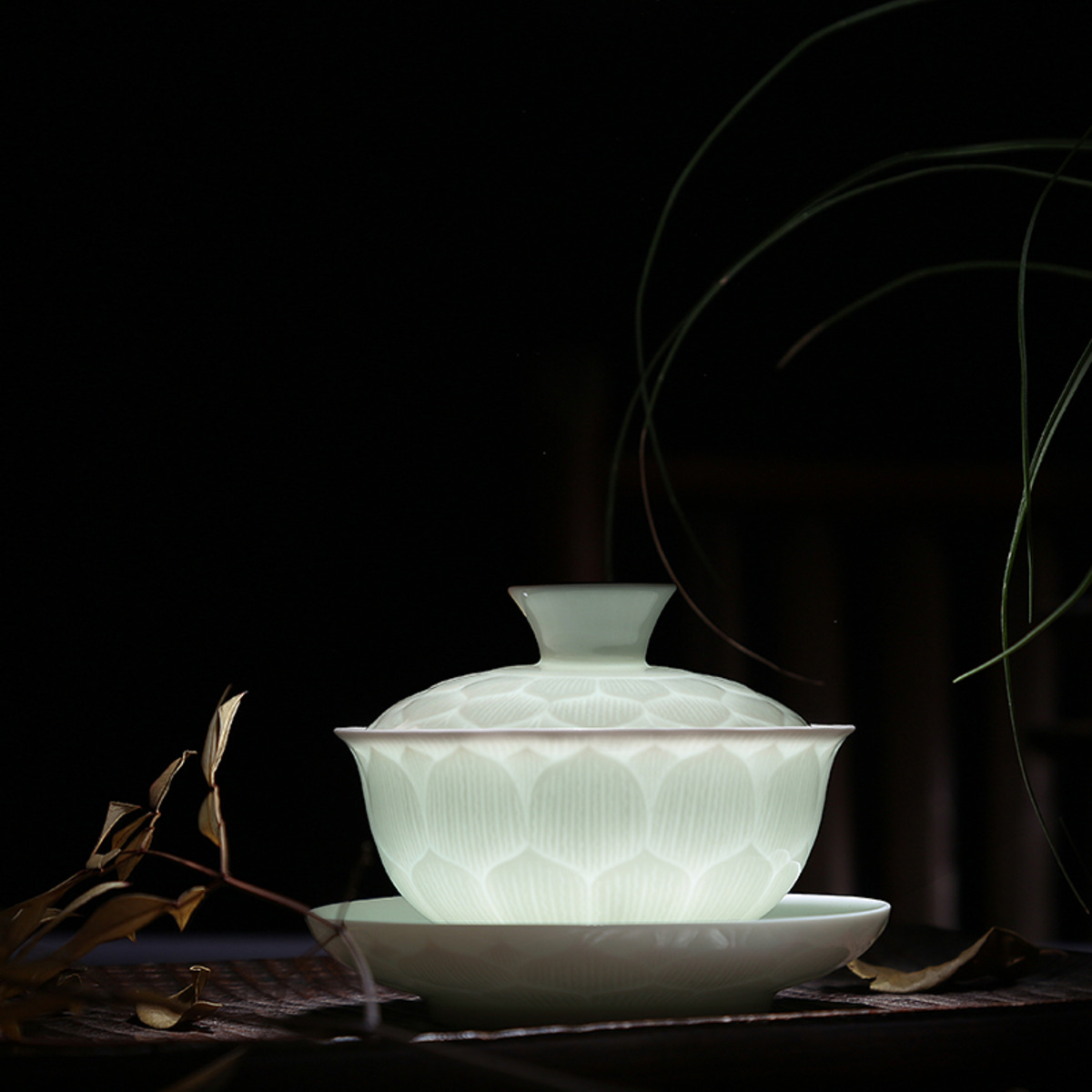 莲瓣纹青瓷茶器