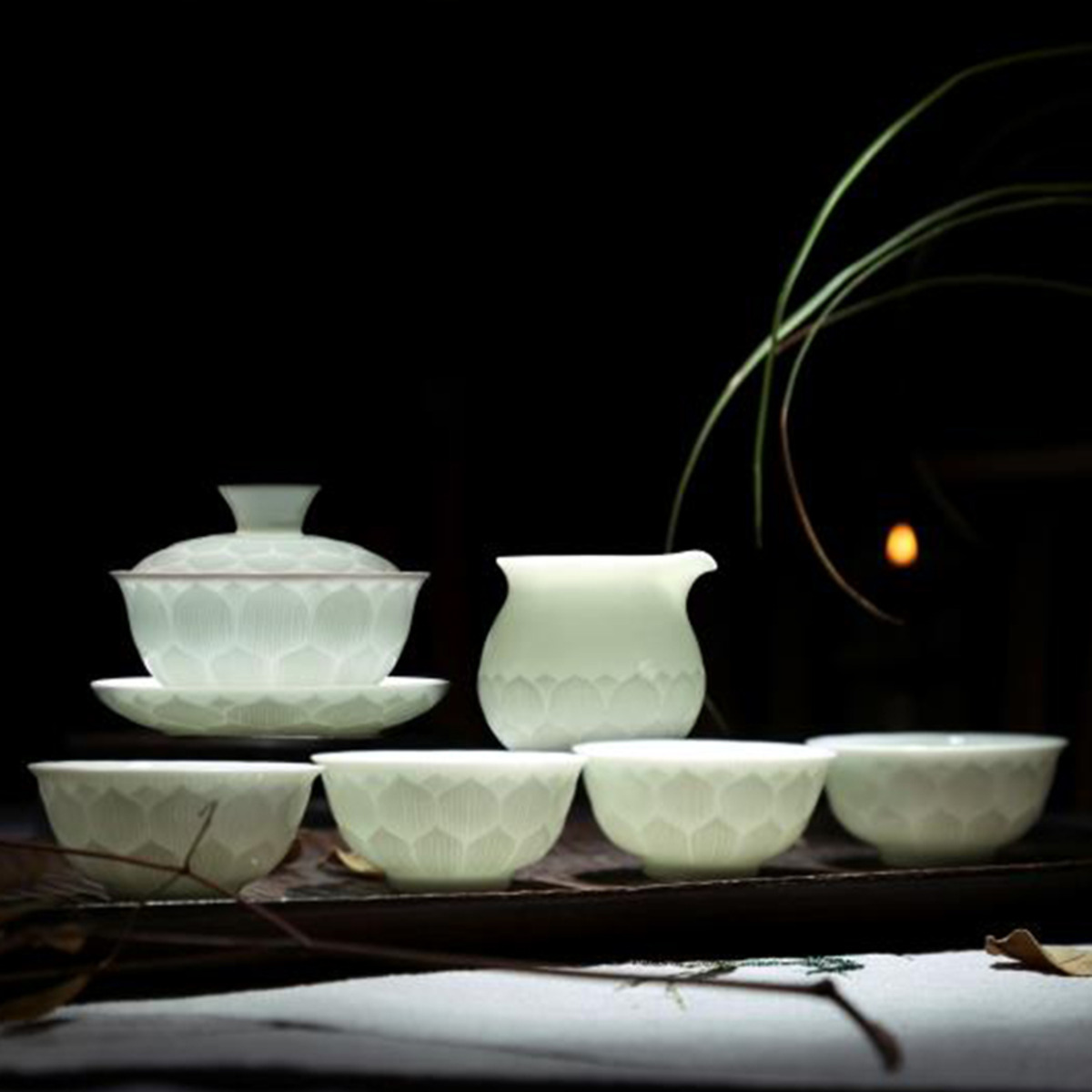 莲瓣纹青瓷茶器