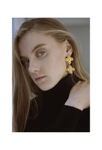 手工扣饰刺绣外套