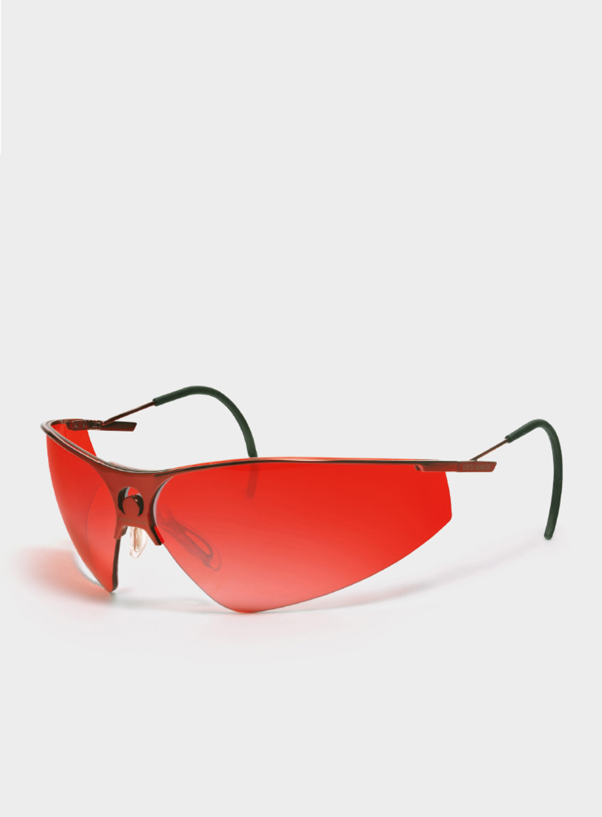 GENTLE MONSTER 与 MARINE SERRE 带来全新联乘系列