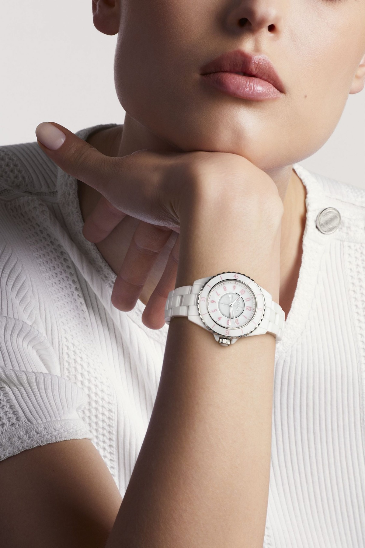 CHANEL 即将推出全新配色「J12」腕表