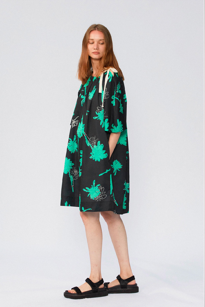 不对称解构吊带连衣裙