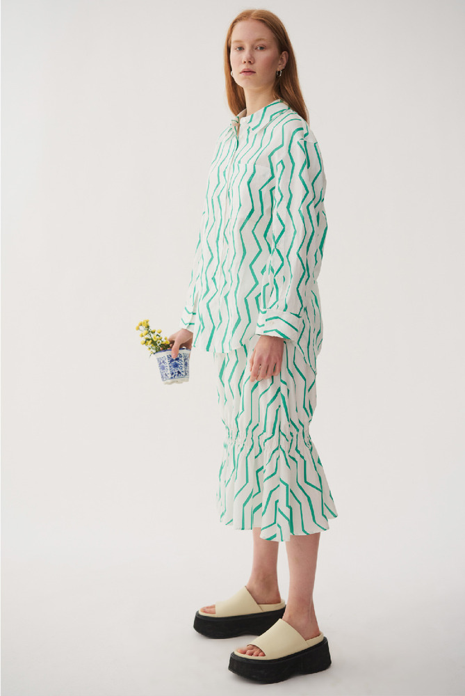 不对称解构吊带连衣裙