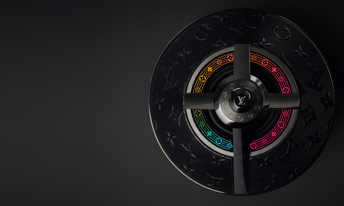 LOUIS VUITTON Horizon Light Up 便携音箱登场