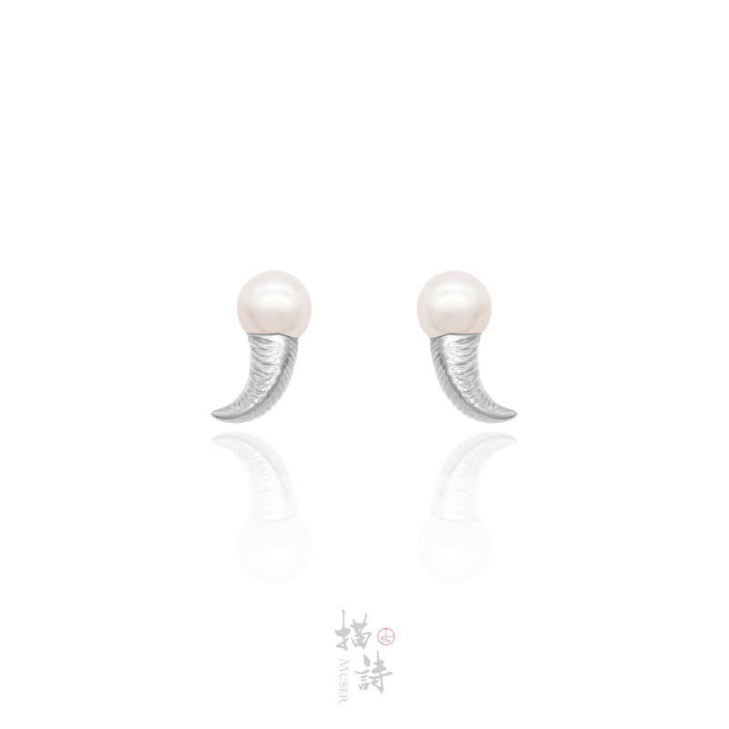 预售-“牛”转乾坤-AKOYA珍珠耳钉-18K白