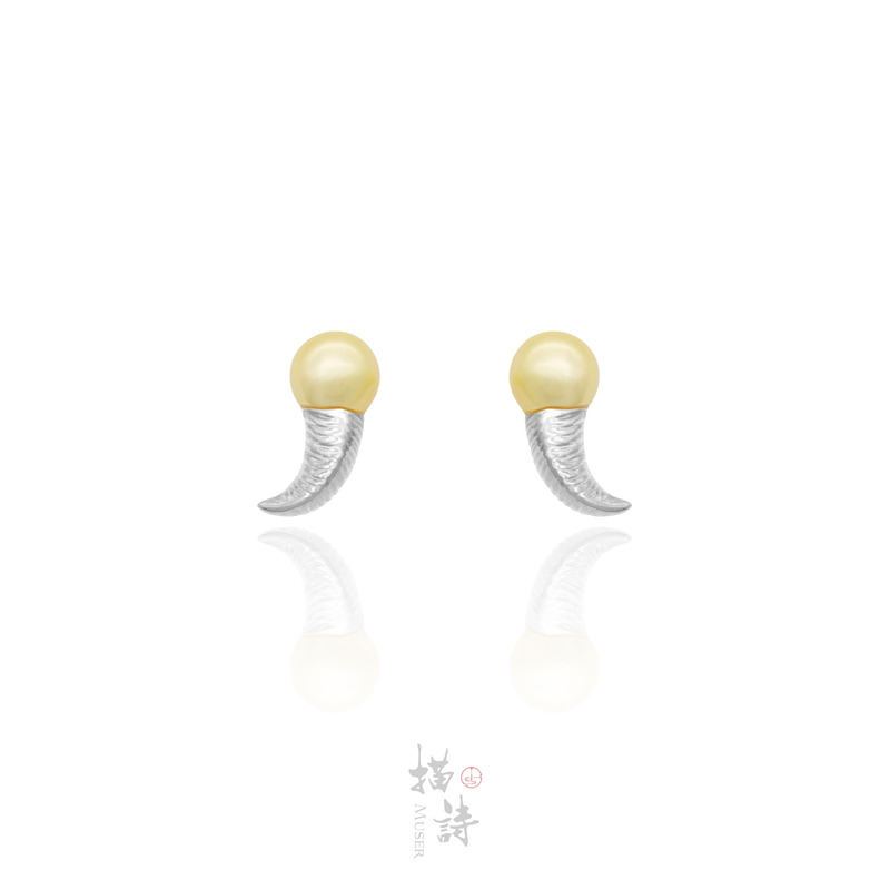 预售-“牛”转乾坤-香槟金珍珠耳钉-18K白