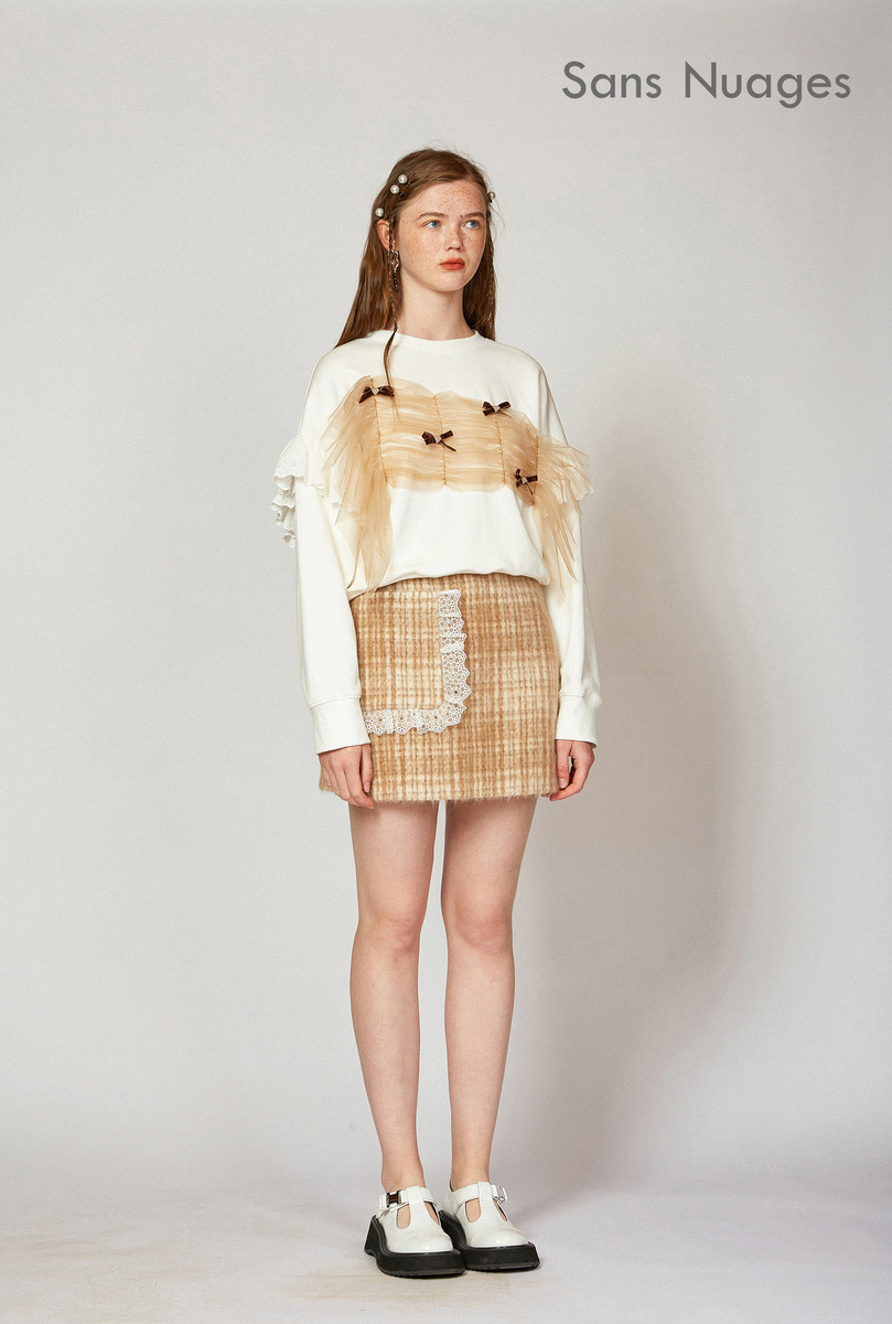 白色抽褶网纱卫衣