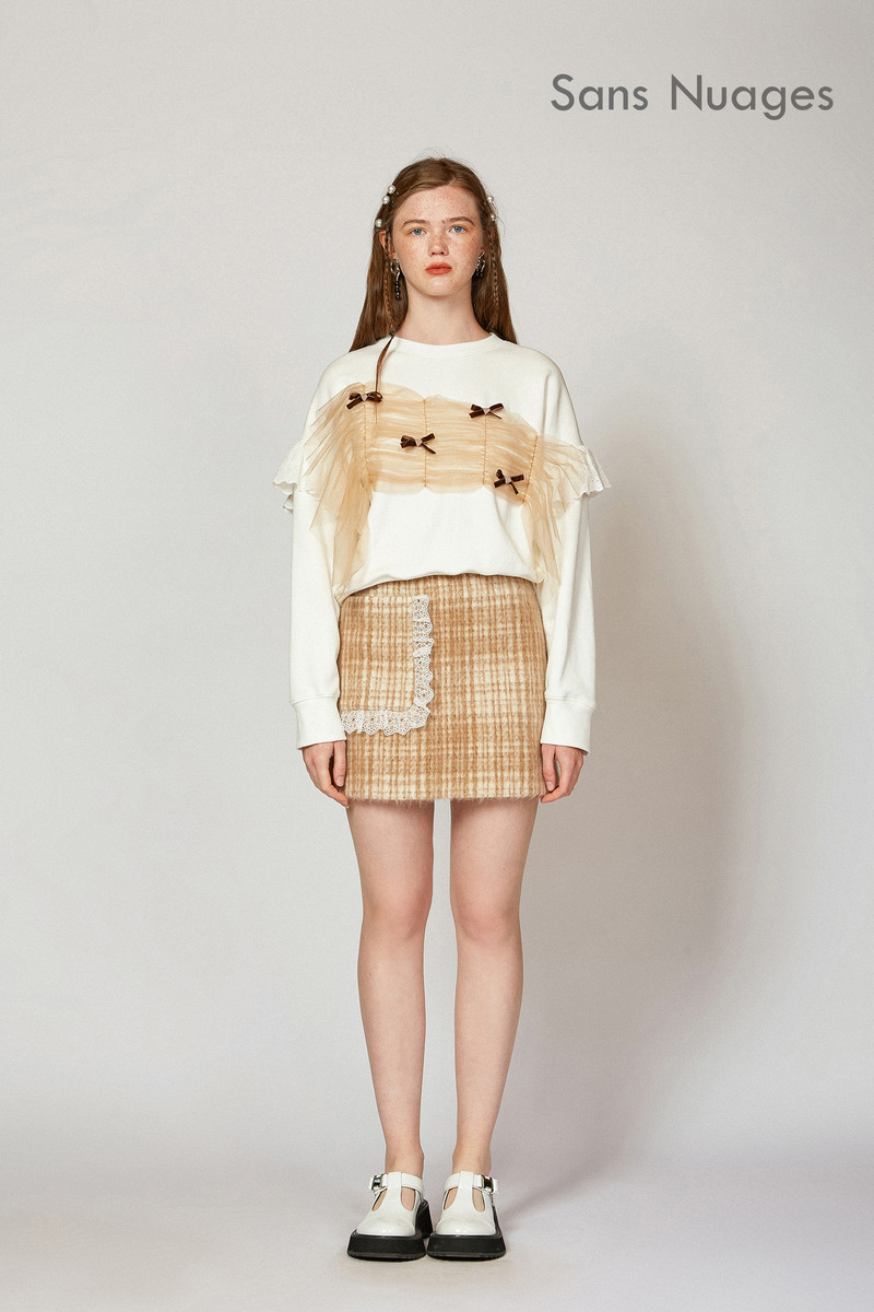 白色抽褶网纱卫衣