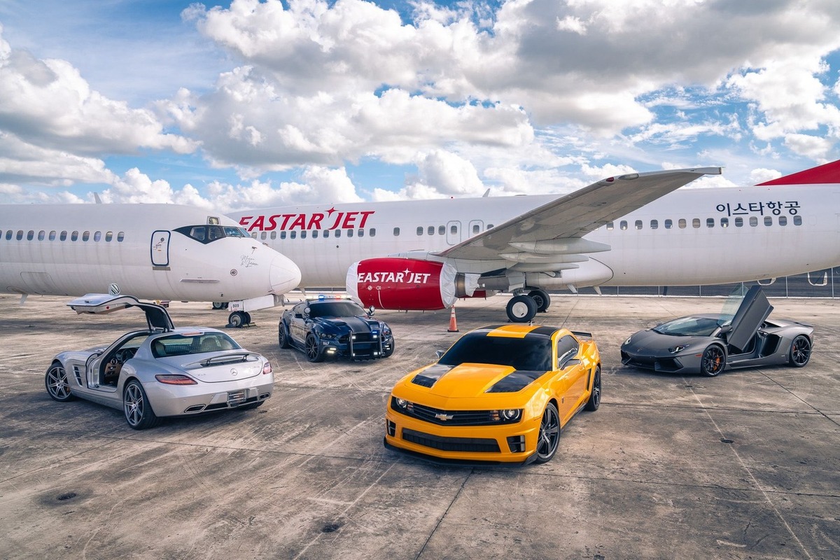 四辆《Transformers 变形金刚》电影用车款现正展开出售