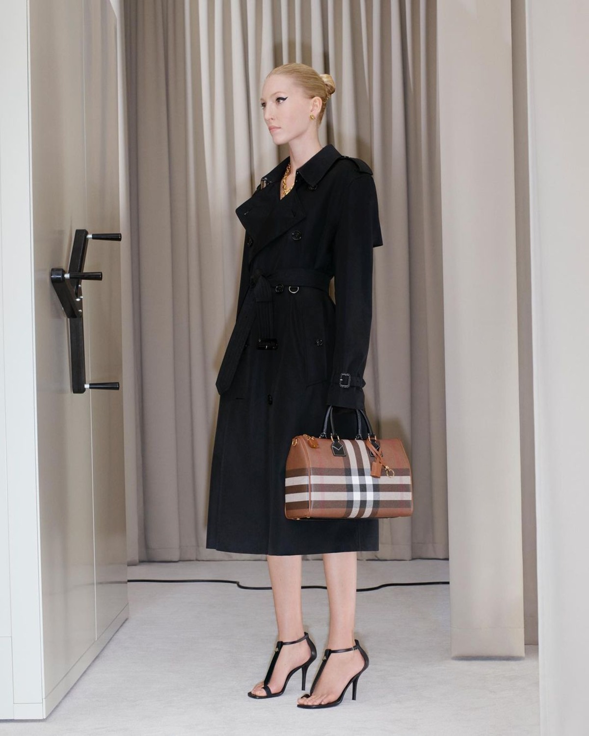 BURBERRY 发布全新外套系列