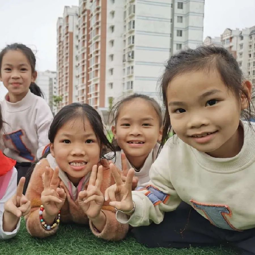 他们的朋友圈都发些什么？[好奇.jpg]