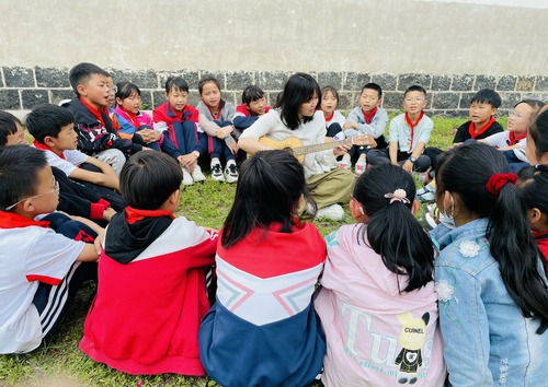 今天，听我们的青春强音！