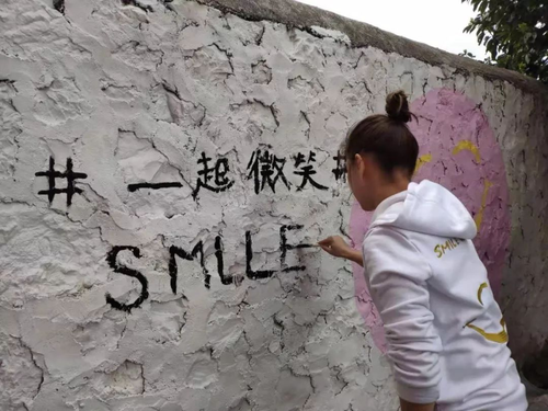 一起微笑 一起资教 | 澳门赌王何鸿燊女儿何超莲携慈善团队来访资教工程学校