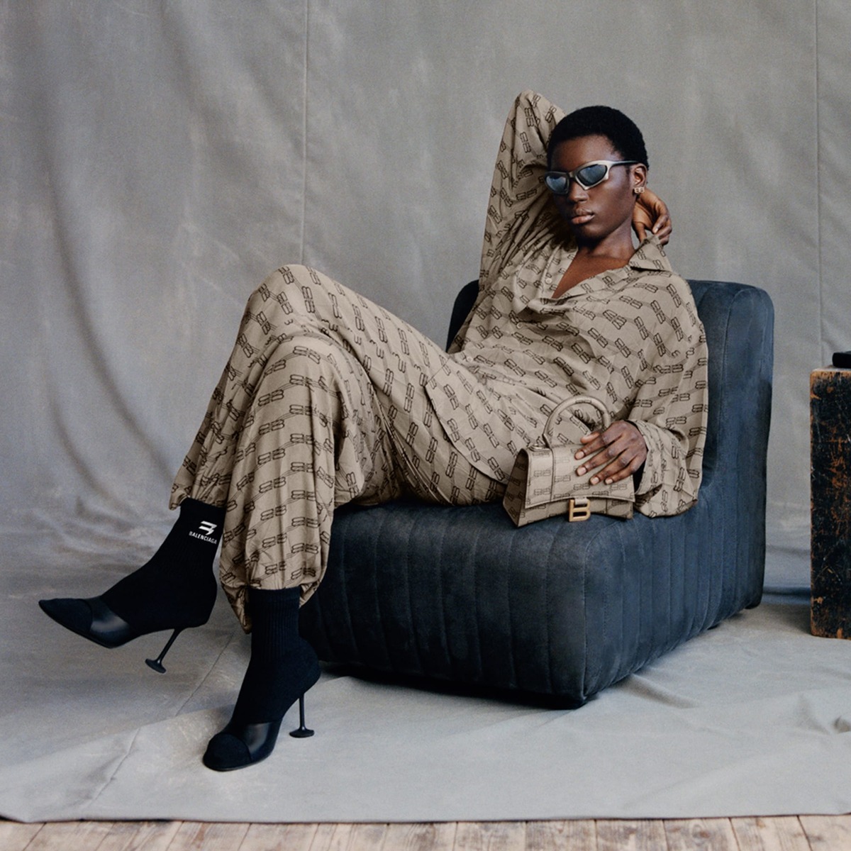 BALENCIAGA 发布全新「BB Monogram」图案