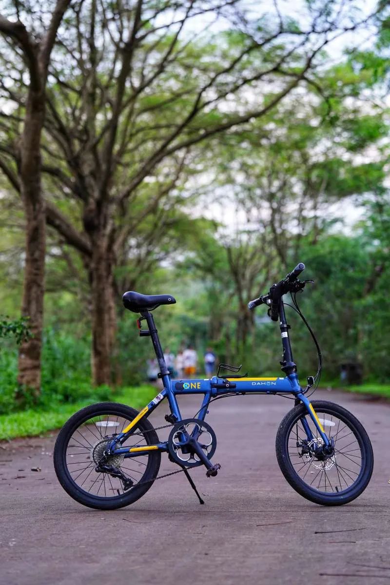 植物园中一抹蓝,远离喧嚣骑行心