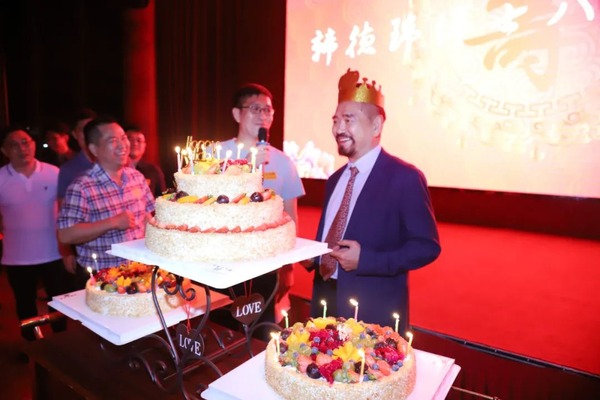 大行勝景八月桂，博士賀壽滿園春