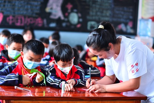 用“爱”注入“有根”的教育 ——传梦的乡村教育公益实践