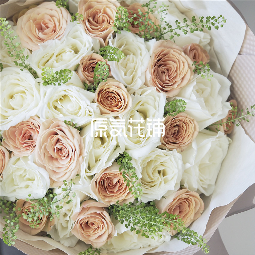 原气花铺-花店-上海-北京暖秋--白玫瑰卡布奇诺玫瑰绿菱草混合花束-4