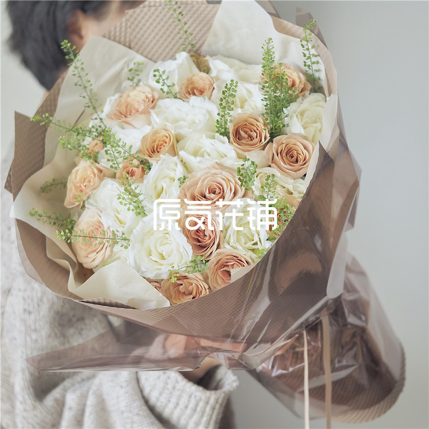 原气花铺-花店-上海-北京暖秋--白玫瑰卡布奇诺玫瑰绿菱草混合花束-6