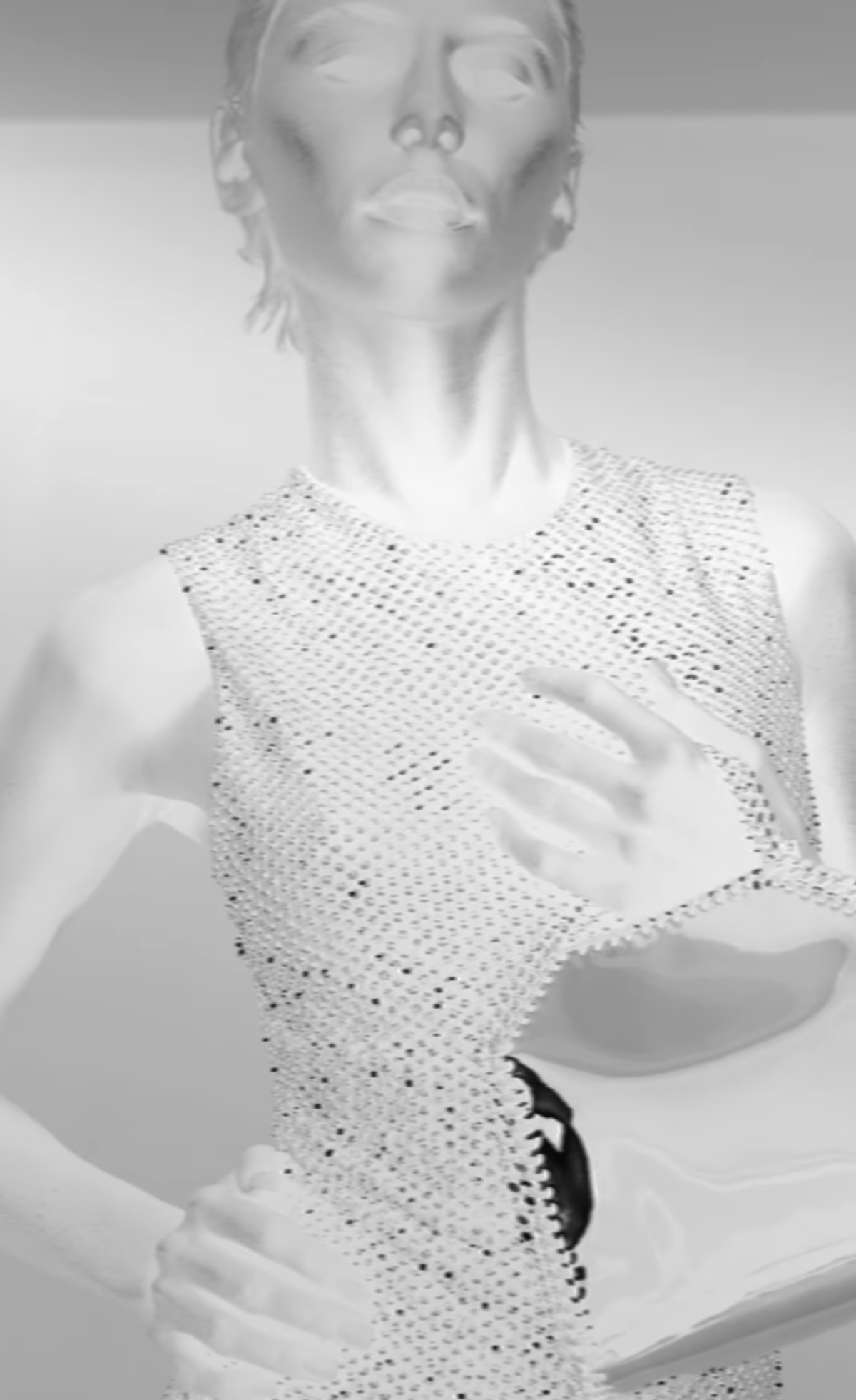 Stella McCartney 携手空山基带来全新联名系列