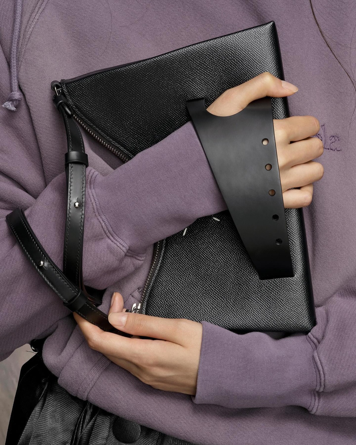 Maison Margiela 推出全新 Snatched Hobo