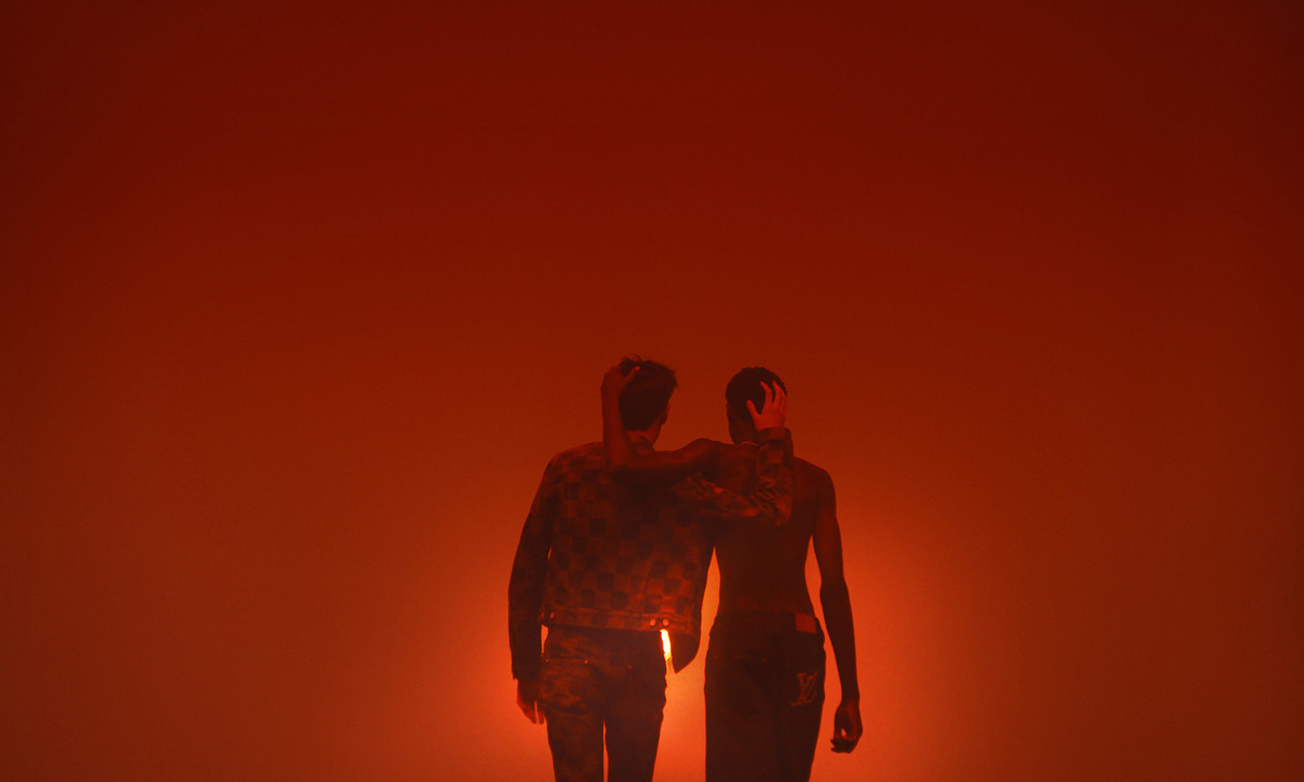 LOUIS VUITTON 发布 LVERS 香水广告片