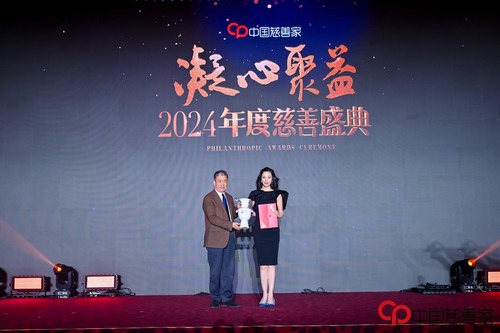 传梦公益创始人孔维荣获中国慈善家年度人物