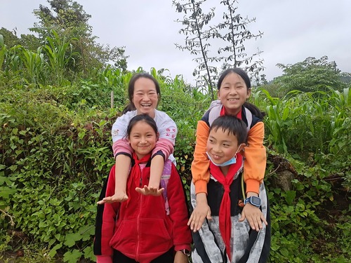 当听到他们在日记里写下“老师像妈妈一样”……