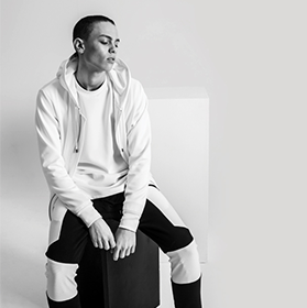 空灵男装白色上衣